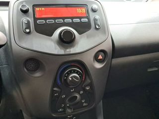 Toyota Aygo 1.0 70 x-play