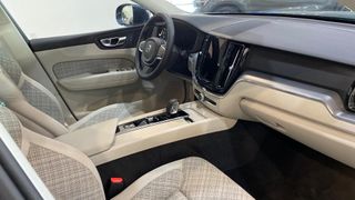 VOLVO XC60 2.0 B5 P CORE AUTO 4WD 5P