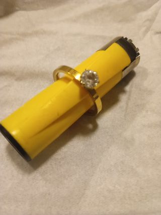 Anillo grande con piedra blanca