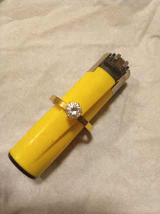 Anillo grande con piedra blanca