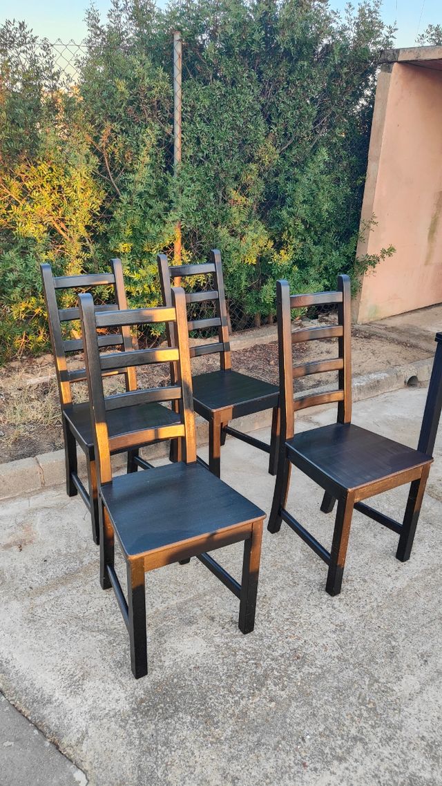 Mesa extensible de madera y 4 sillas