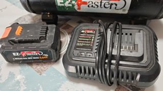 Compresor portátil EZ-Fasten EZ4 con batería