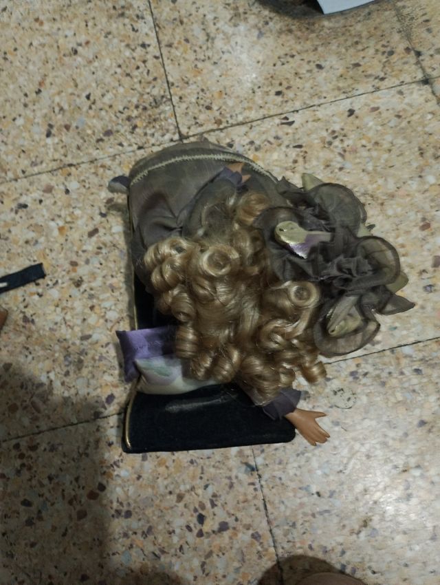 Muñeca musical con 12 nanas