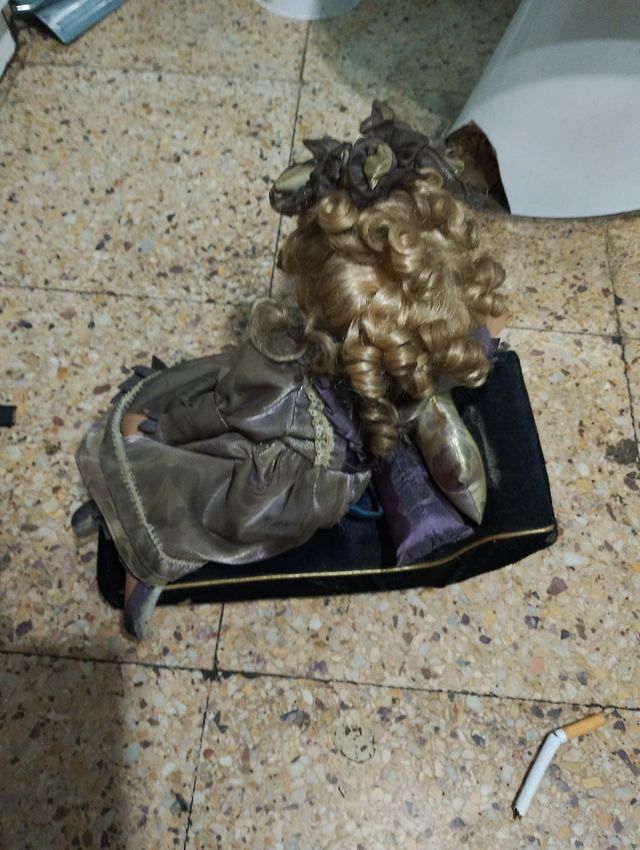 Muñeca musical con 12 nanas