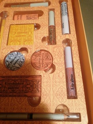 Caja de maquillaje 12 productos + neceser