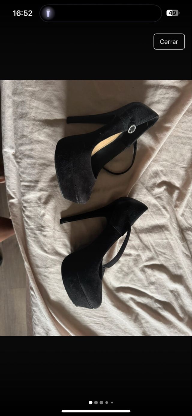 Tacones de aguja negros con plataforma