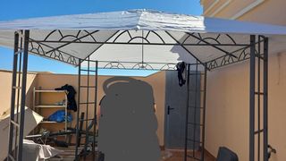 OPORTUNIDAD!! Pérgola de metal gris