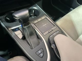Lexus UX 2.0 250h Business