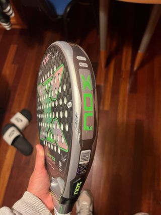 Pala de pádel NOX AT10 12K 2023