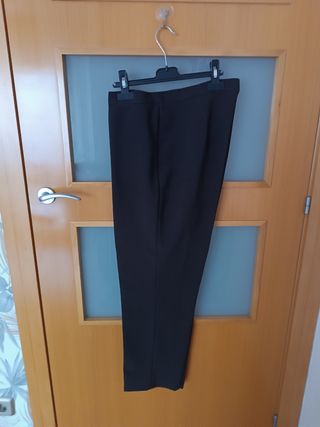 Pantalon marrón de vestir.