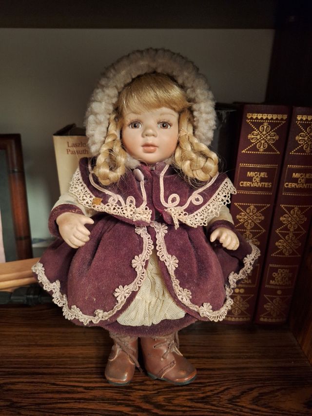 Muñeca de porcelana vintage