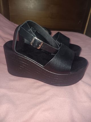 Plataformas de mujer negras