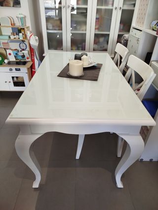 Mesa salón / comedor. Muy buen estado