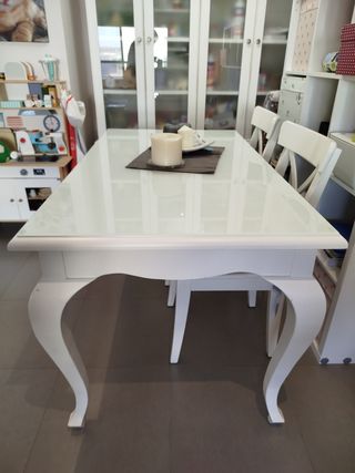Mesa salón / comedor. Muy buen estado