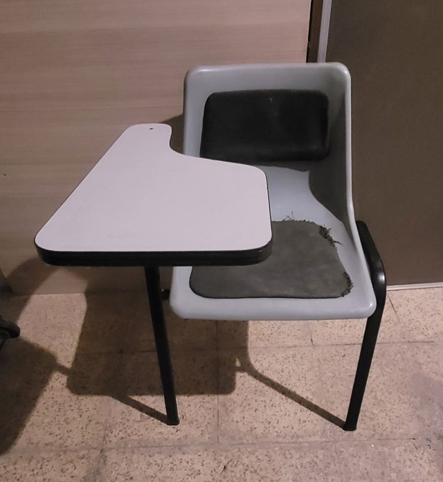 Silla de estudio con pala de apoyo
