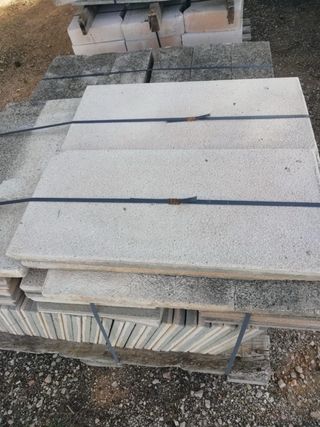 Colonne, lavabo, panche in pietra per esterni,