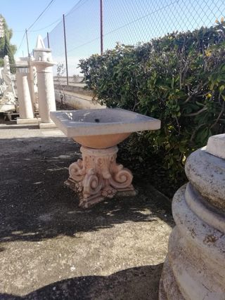 Colonne, lavabo, panche in pietra per esterni,