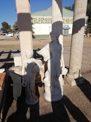 Columnas, pila, bancos  de piedra para exteriores,