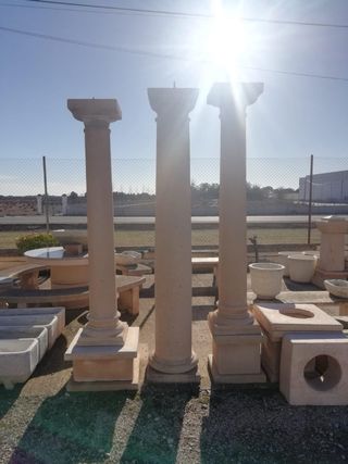 Colonne, lavabo, panche in pietra per esterni,