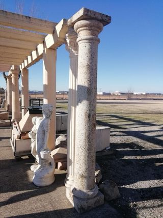 Colonne, lavabo, panche in pietra per esterni,