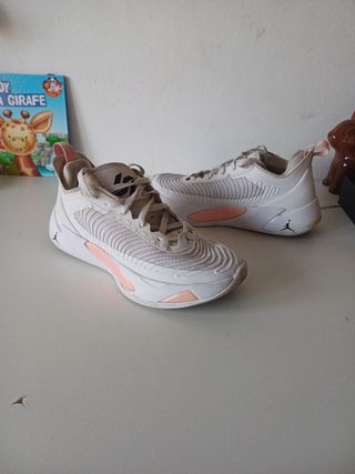 Zapatillas Jordan (NIKE) Baloncesto Blancas niña