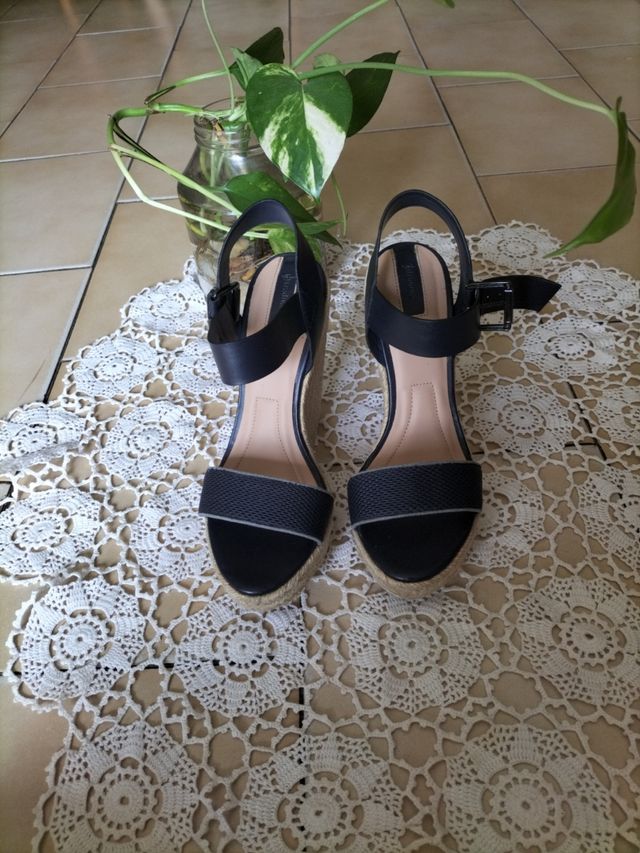 Sandalias cuña esparto negras