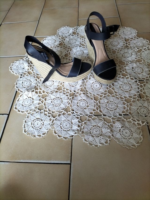 Sandalias cuña esparto negras