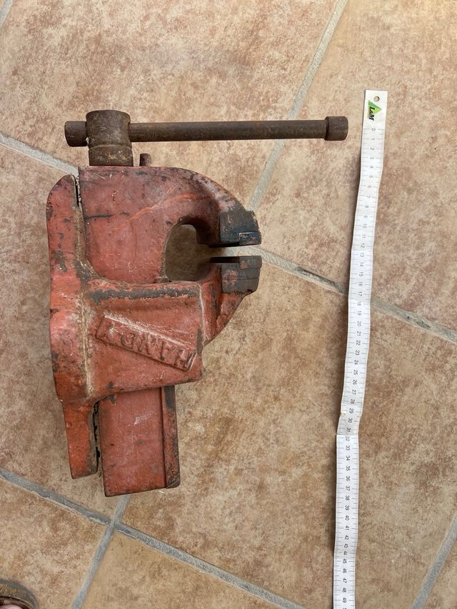 2 Tornillos de banco antiguos