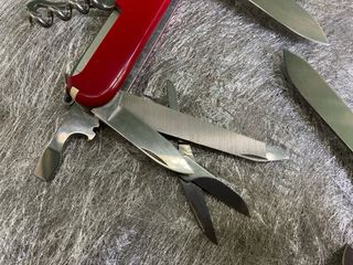 2 Victorinox Mountaineer e Camper