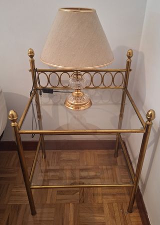Mesa auxiliar vintage dorada y cristal