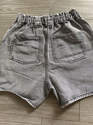 Shorts grigi di jeans