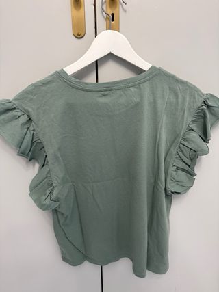 Camiseta Zara verde con volantes