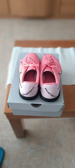 Botas de fútbol Nike rosas