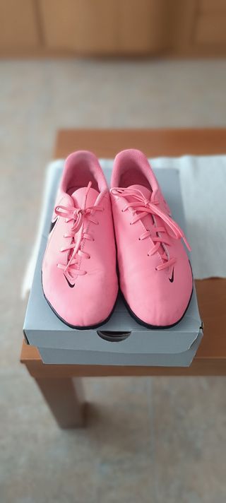 Botas de fútbol Nike rosas