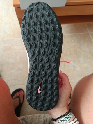 Botas de fútbol Nike rosas