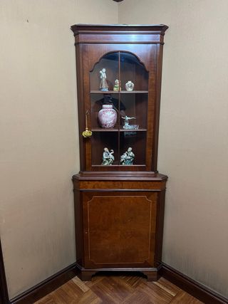 Esquinero de cristal y madera