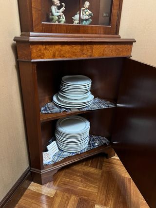 Esquinero de cristal y madera