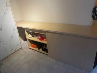 Escritorio con zapatero y estantería por separado