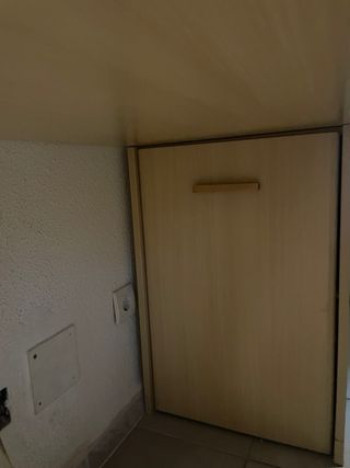 Escritorio con zapatero y estantería por separado