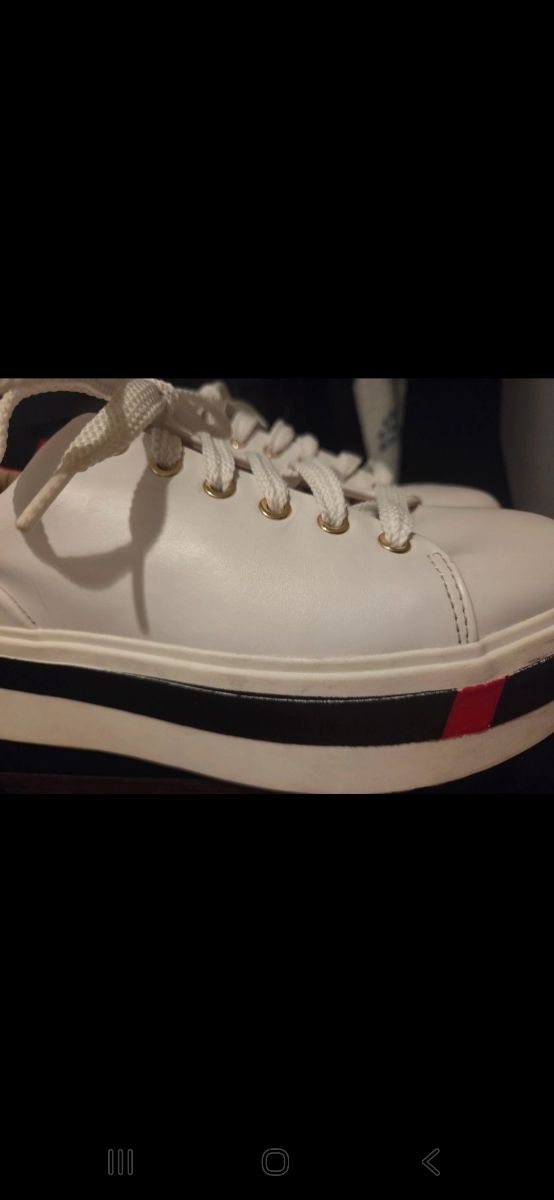 Deportivas Stradivarius con suela de volumen