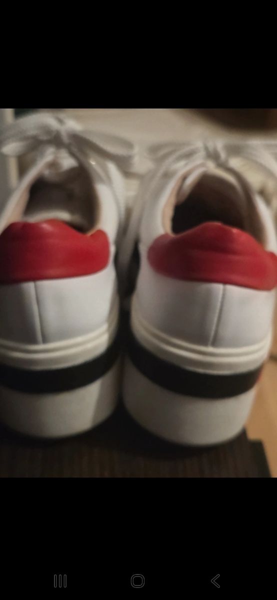 Deportivas Stradivarius con suela de volumen