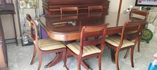 Mesa de comedor de madera y cristal
