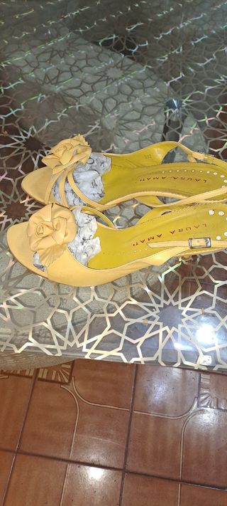 Zapatos de tacón amarillos Laura Amat