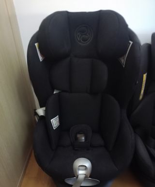 Silla de coche Cybex con accesorios