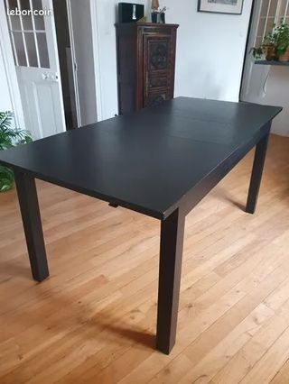Mesa IKEA + 4 sillas. 