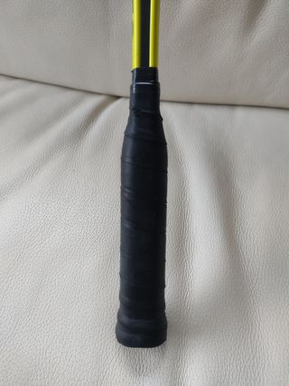 Raqueta Squash Artengo 700P + 2 juegos 2 pelotas.