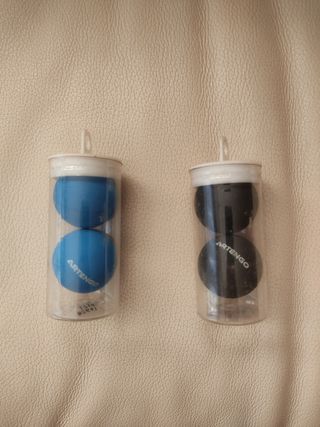 Raqueta Squash Artengo 700P + 2 juegos 2 pelotas.
