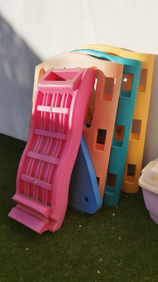 Tobogán-casita de jardín de plástico