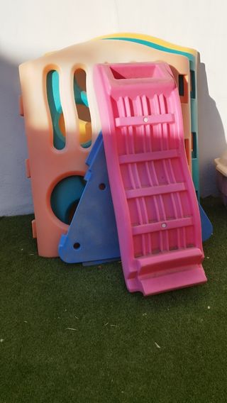 Tobogán-casita de jardín de plástico