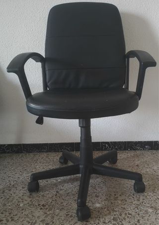 Silla de oficina negra